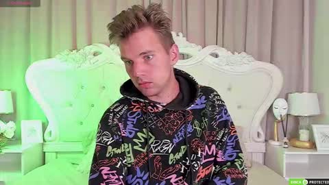 Arthur online show from November 30, 8:18 am