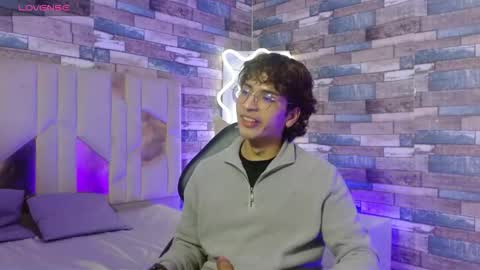  justin  online show from March 8, 3:10 am