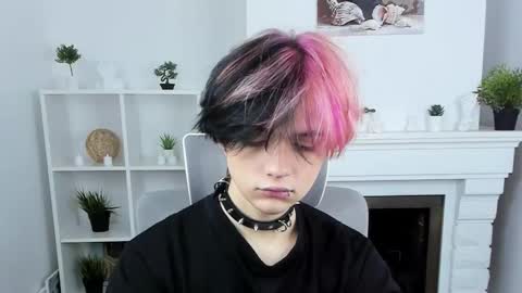 Snapshot of justin_twinkboy chatting on September 24, 8:23 pm JUSTIN online show from September 24, 8:23 pm