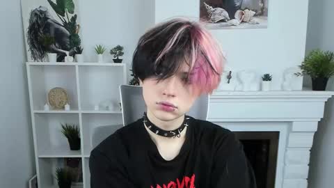 Snapshot of justin_twinkboy chatting on October 2, 8:27 pm JUSTIN online show from October 2, 8:27 pm