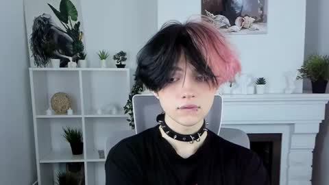 Snapshot of justin_twinkboy chatting on October 5, 12:25 pm JUSTIN online show from October 5, 12:25 pm