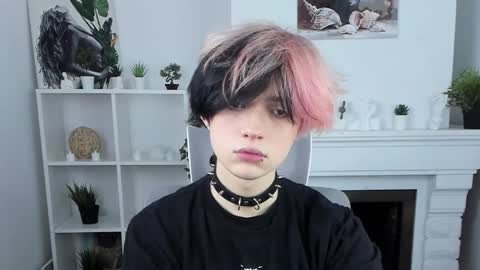 Snapshot of justin_twinkboy chatting on October 11, 12:15 pm JUSTIN online show from October 11, 12:15 pm