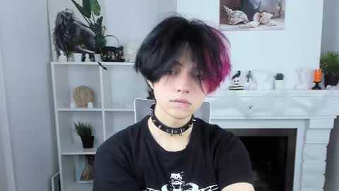 Snapshot of justin_twinkboy chatting on October 22, 12:27 pm JUSTIN online show from October 22, 12:27 pm