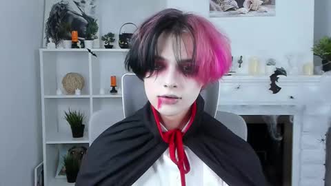 Snapshot of justin_twinkboy chatting on October 31, 12:50 pm JUSTIN online show from October 31, 12:50 pm