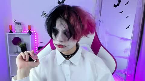 Snapshot of justin_twinkboy chatting on November 1, 11:34 am JUSTIN online show from November 1, 11:34 am