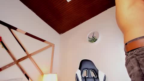 Justin  online show from February 15, 2:30 am