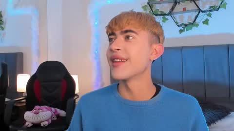 Snapshot of justinbe_ chatting on September 19, 11:22 am Justin online show from September 19, 11:22 am