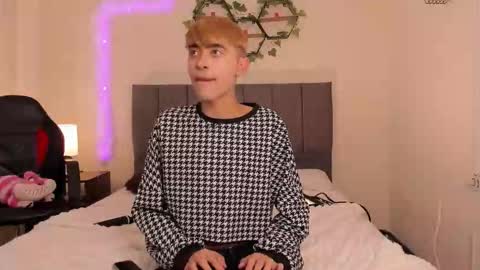 Snapshot of justinbe_ chatting on September 20, 11:33 am Justin online show from September 20, 11:33 am