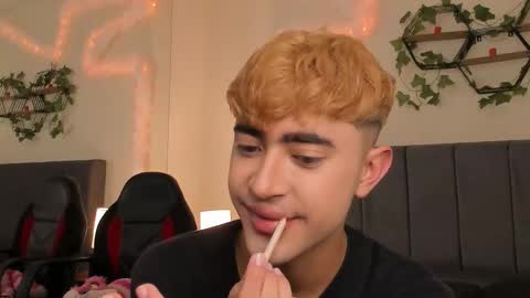 Snapshot of justinbe_ chatting on September 23, 11:24 am Justin online show from September 23, 11:24 am