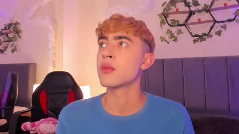 Snapshot of justinbe_ chatting on September 24, 11:24 am Justin online show from September 24, 11:24 am