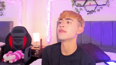 Snapshot of justinbe_ chatting on September 26, 11:25 am Justin online show from September 26, 11:25 am