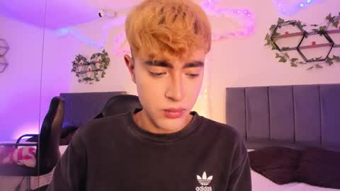 Snapshot of justinbe_ chatting on October 13, 11:54 am Justin online show from October 13, 11:54 am