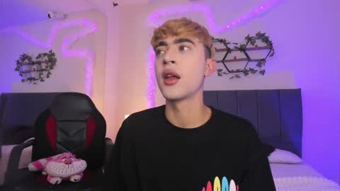 Snapshot of justinbe_ chatting on October 14, 11:33 am Justin online show from October 14, 11:33 am