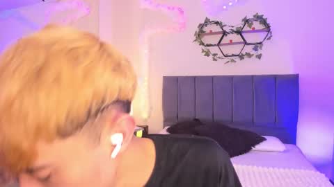 Snapshot of justinbe_ chatting on October 20, 11:21 am Justin online show from October 20, 11:21 am