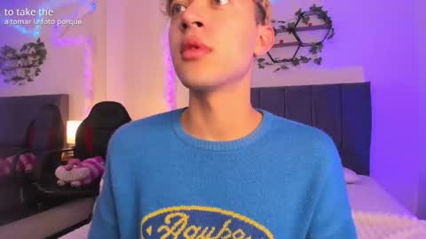 Snapshot of justinbe_ chatting on October 21, 11:11 am Justin online show from October 21, 11:11 am