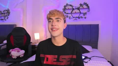 Snapshot of justinbe_ chatting on October 22, 11:21 am Justin online show from October 22, 11:21 am