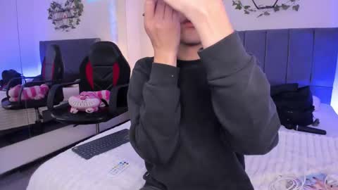 Snapshot of justinbe_ chatting on October 23, 11:20 am Justin online show from October 23, 11:20 am