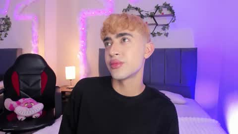 Snapshot of justinbe_ chatting on October 28, 11:36 am Justin online show from October 28, 11:36 am