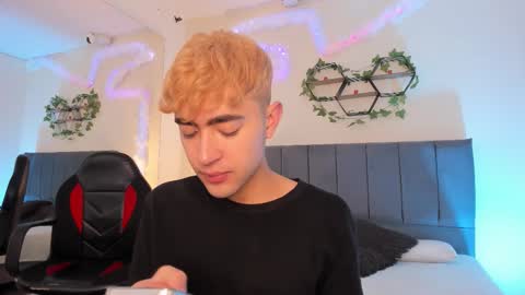 Snapshot of justinbe_ chatting on October 30, 11:22 am Justin online show from October 30, 11:22 am