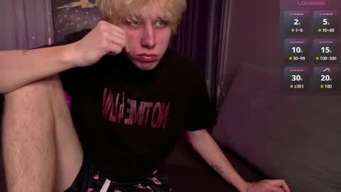 justTEEN online show from March 30, 3:24 pm