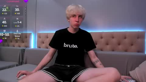 justTEEN online show from May 18, 10:32 am