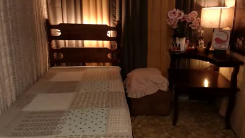Snapshot of justine_hunk chatting on December 18, 10:57 pm justine_hunk online show from December 18, 10:57 pm