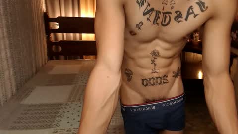 Snapshot of justine_hunk chatting on December 19, 2:23 am justine_hunk online show from December 19, 2:23 am