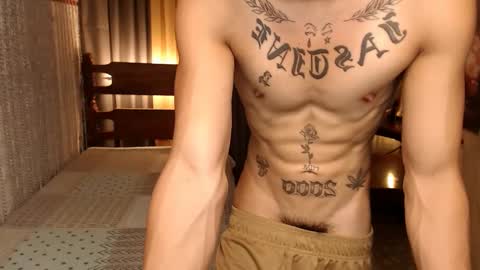 Snapshot of justine_hunk chatting on December 23, 11:49 pm justine_hunk online show from December 23, 11:49 pm
