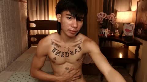 Snapshot of justine_hunk chatting on January 3, 1:05 am justine_hunk online show from January 3, 1:05 am