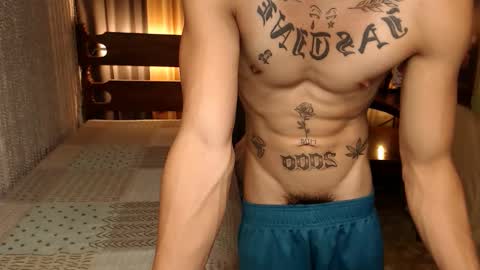 Snapshot of justine_hunk chatting on January 3, 6:57 pm justine_hunk online show from January 3, 6:57 pm