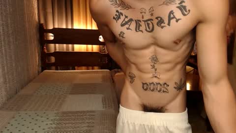 Snapshot of justine_hunk chatting on January 5, 1:35 am justine_hunk online show from January 5, 1:35 am