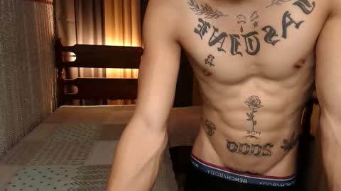 Snapshot of justine_hunk chatting on January 6, 11:18 am justine_hunk online show from January 6, 11:18 am