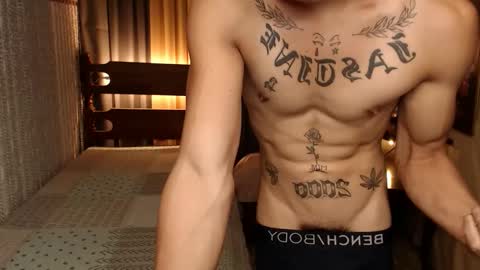 Snapshot of justine_hunk chatting on January 10, 7:25 am justine_hunk online show from January 10, 7:25 am