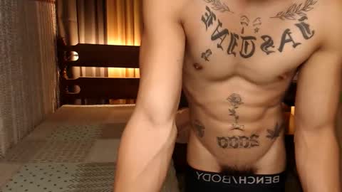 Snapshot of justine_hunk chatting on January 10, 2:23 pm justine_hunk online show from January 10, 2:23 pm