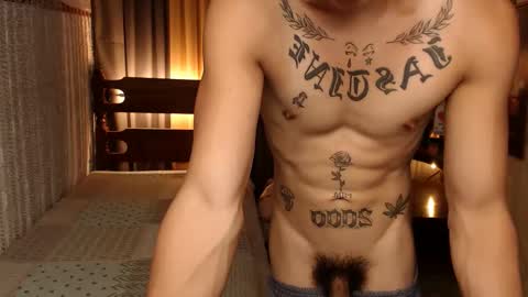 Snapshot of justine_hunk chatting on January 12, 10:45 am justine_hunk online show from January 12, 10:45 am