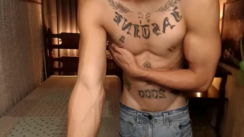 Snapshot of justine_hunk chatting on January 13, 9:52 pm justine_hunk online show from January 13, 9:52 pm