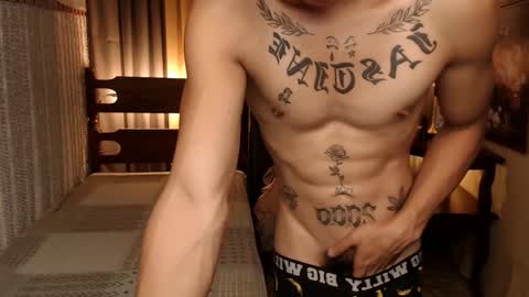 Snapshot of justine_hunk chatting on January 17, 10:01 pm justine_hunk online show from January 17, 10:01 pm