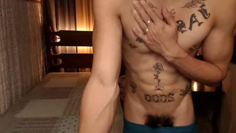 Snapshot of justine_hunk chatting on February 3, 3:31 am justine_hunk online show from February 3, 3:31 am