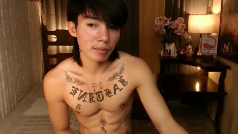 Snapshot of justine_hunk chatting on February 9, 4:36 am justine_hunk online show from February 9, 4:36 am