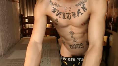 Snapshot of justine_hunk chatting on February 24, 12:41 am justine_hunk online show from February 24, 12:41 am