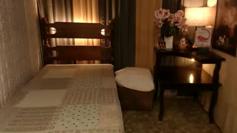 Snapshot of justine_hunk chatting on February 26, 8:15 am justine_hunk online show from February 26, 8:15 am