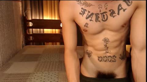 Snapshot of justine_hunk chatting on March 4, 8:35 am justine_hunk online show from March 4, 8:35 am