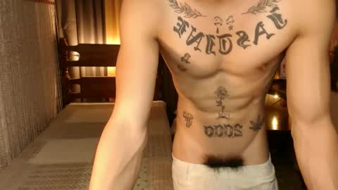 Snapshot of justine_hunk chatting on March 7, 5:18 am justine_hunk online show from March 7, 5:18 am