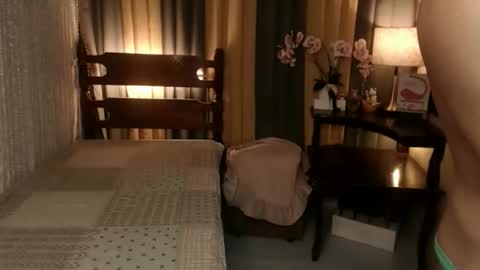 Snapshot of justine_hunk chatting on September 27, 5:45 am justine_hunk online show from September 27, 5:45 am