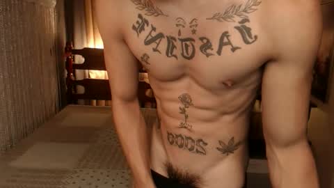 justine_hunk online show from December 20, 5:20 pm