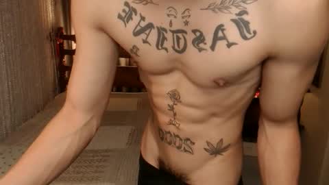 justine_hunk online show from February 26, 6:18 pm