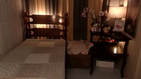 justine_hunk online show from May 5, 6:43 am