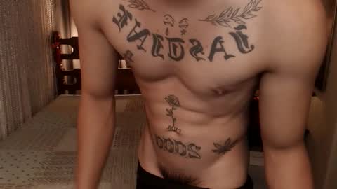 justine_hunk online show from May 12, 7:11 pm
