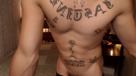 justine_hunk online show from May 13, 7:50 am
