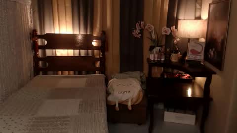 justine_hunk online show from May 16, 7:38 am